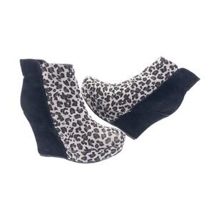 Bamboo Black & Gray Leopard Suede Wedge Booties - Size 7.5